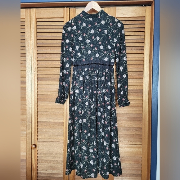 Topshop, Woodland Floral Lattice Waist Dress, Green/Black, Size 4 - Picture 2 of 11